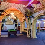 Empire Hotel